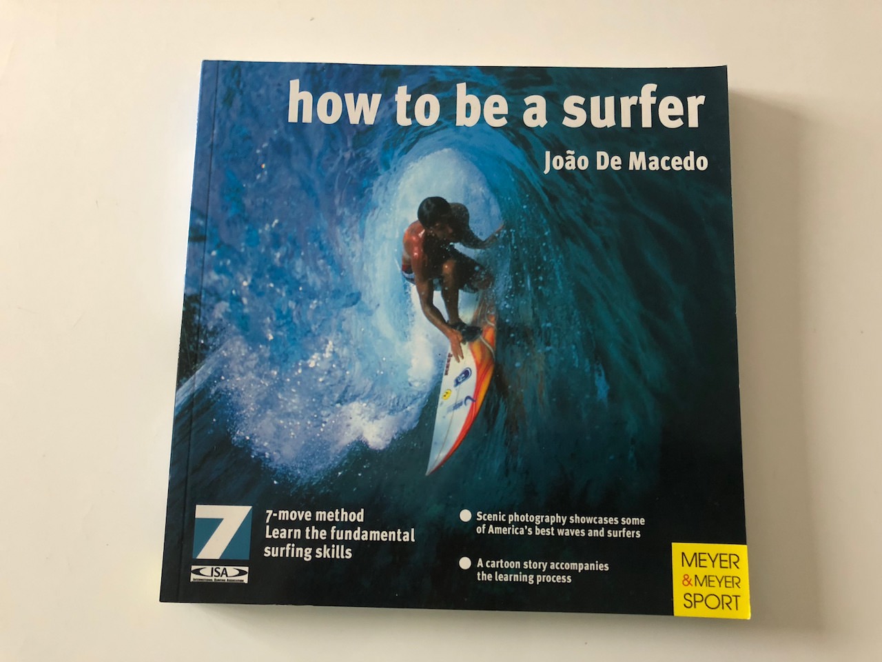 João De Macedo's book "HOW TO BE A SURFER"